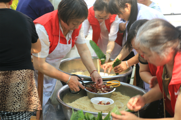 二医浓情话端午，粽叶飘香医患情