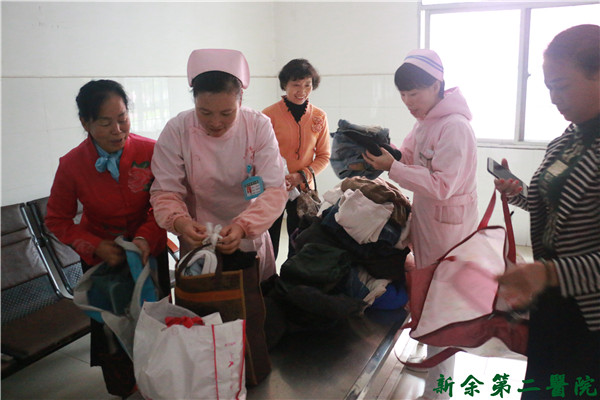 爱心捐赠 “衣”暖病患