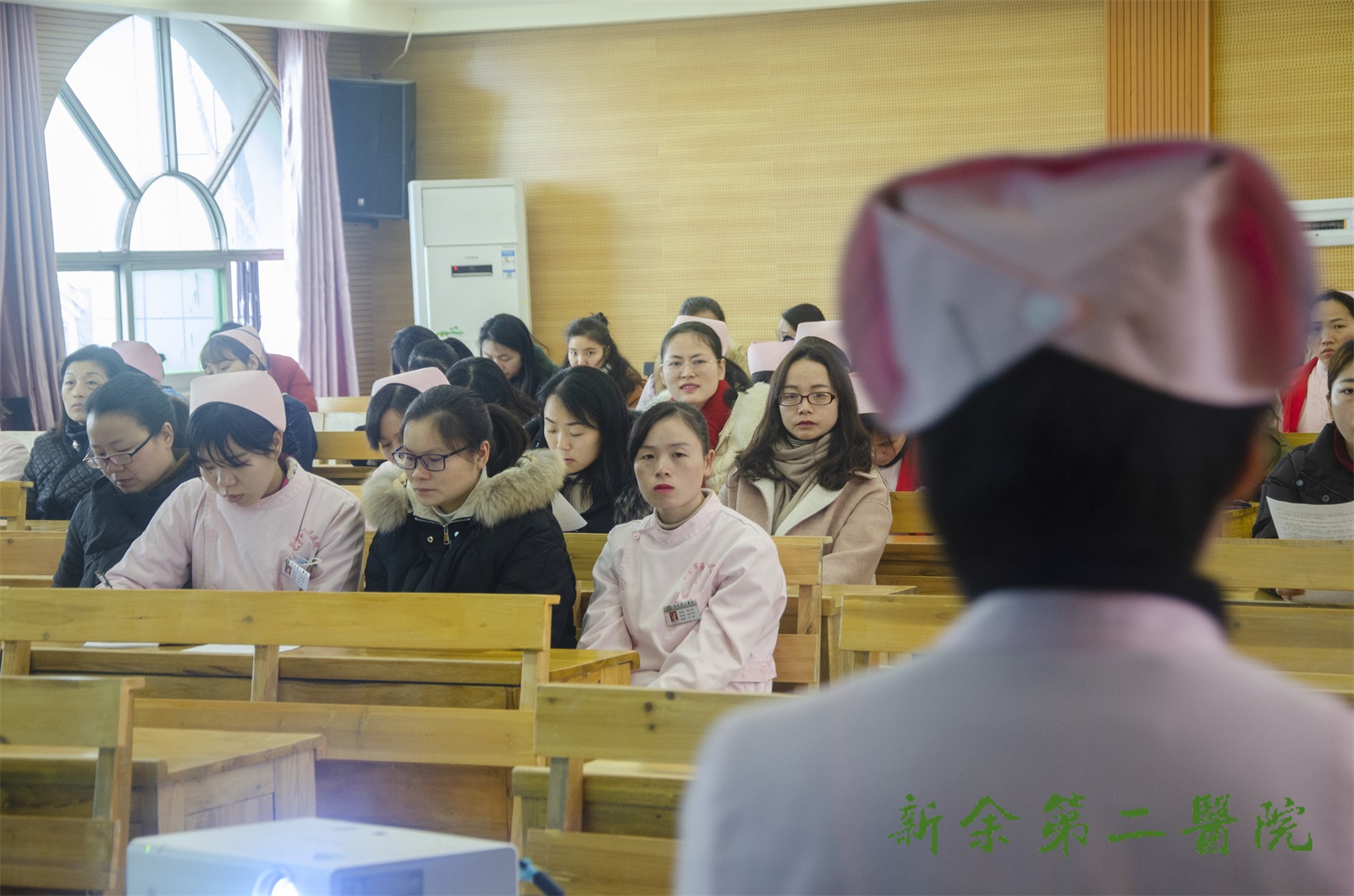构建高效护理团队 创建优质护理品牌讲座—护理部·谭琴 构建高效护理团队 创建优质护理品牌讲座—护理部·谭琴