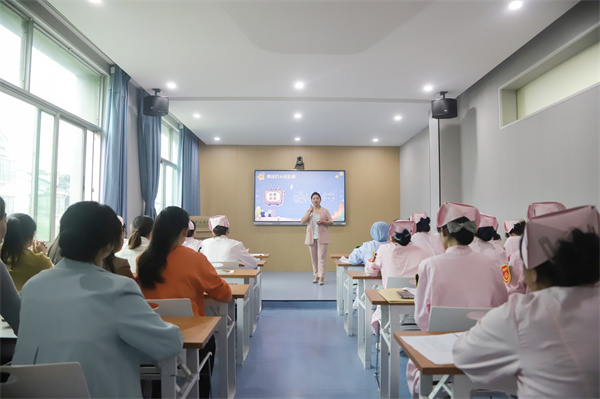 强技能，提服务我院：举办“提升职业能力，守护患者健康”护理小讲课比赛