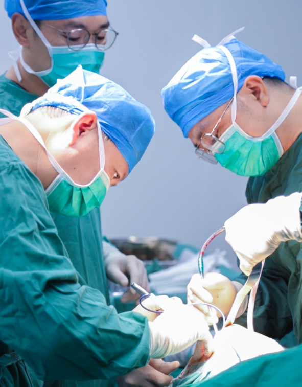 91岁老人髋部粉碎性骨折，我院多科协作成功实施手术