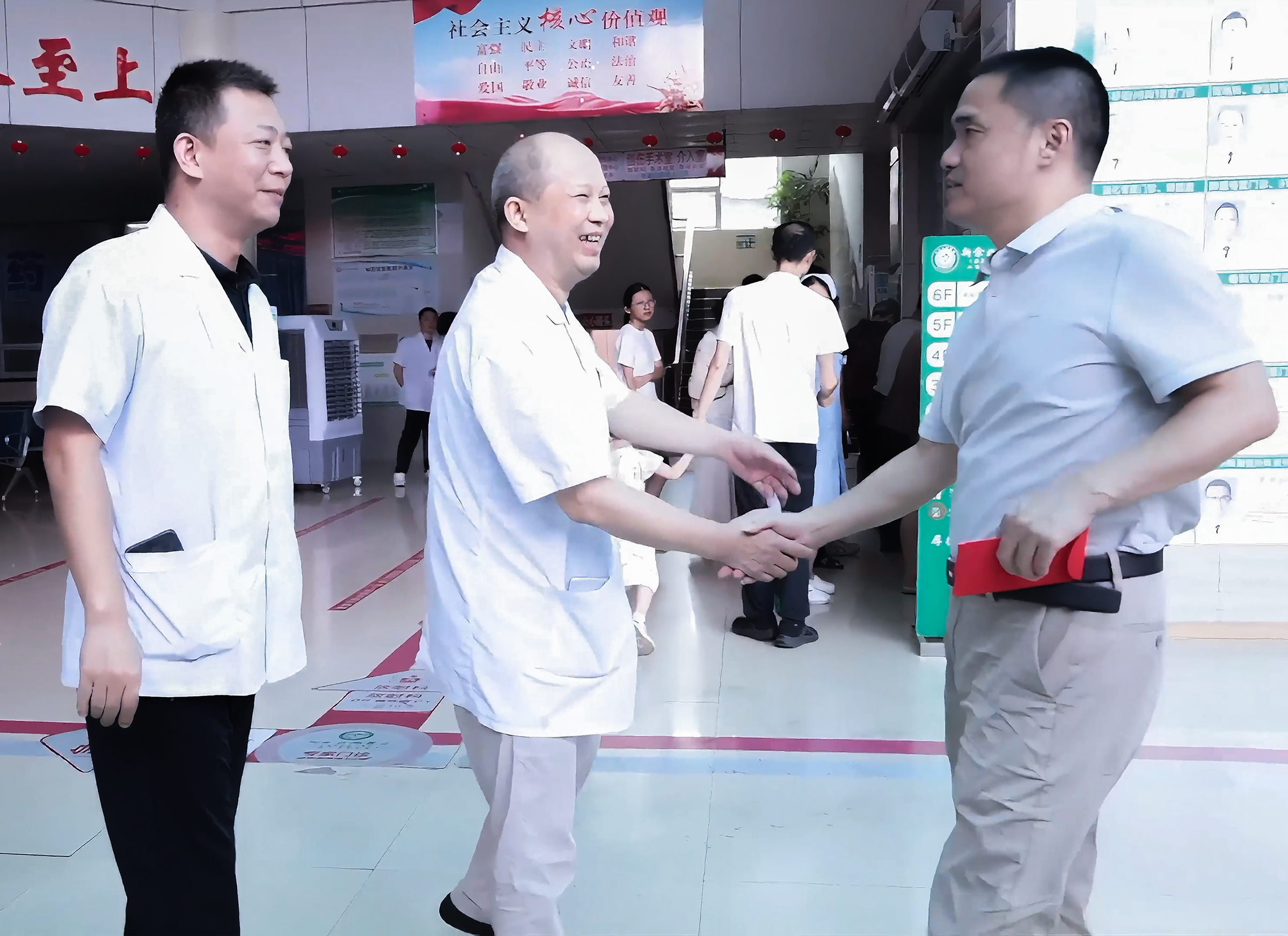 市卫健委领导莅临我院慰问优秀医师代表