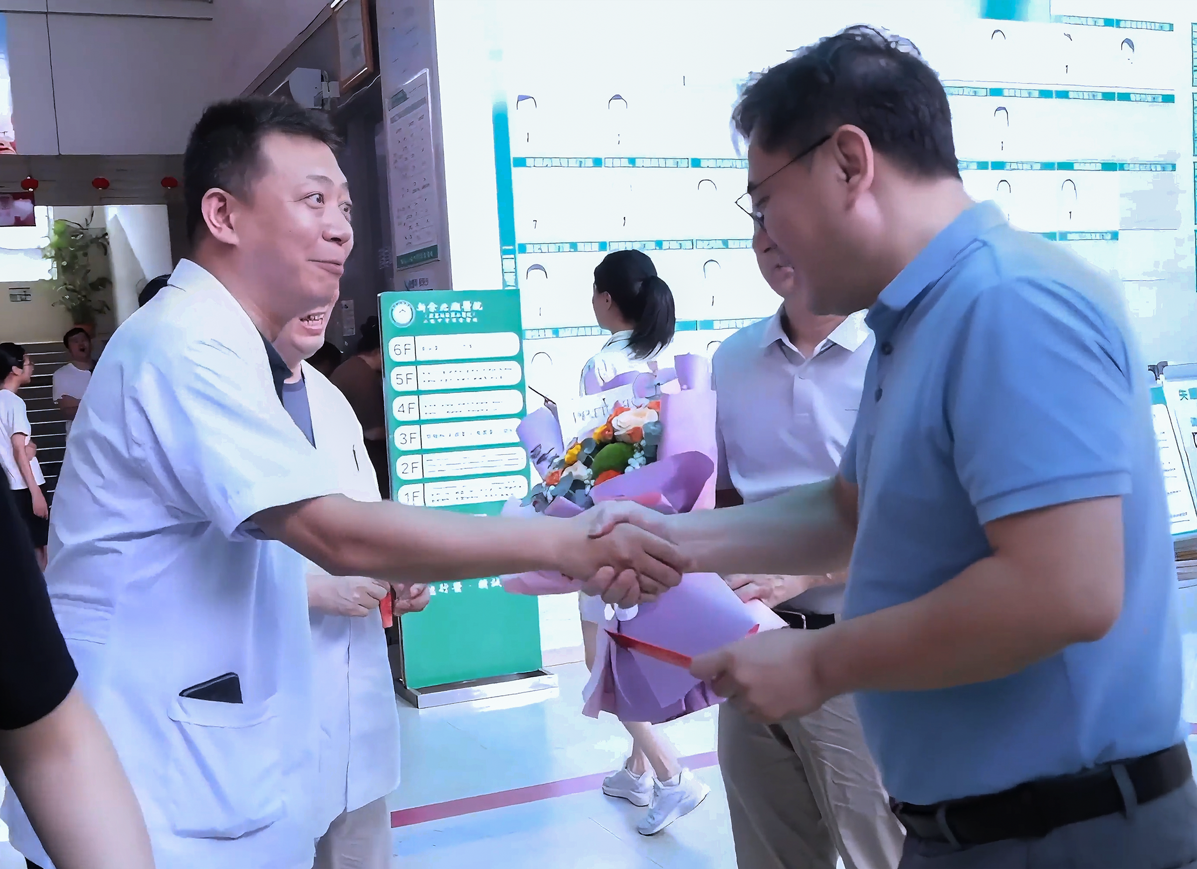 市卫健委领导莅临我院慰问优秀医师代表
